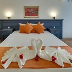 Hotel Sapphire Club