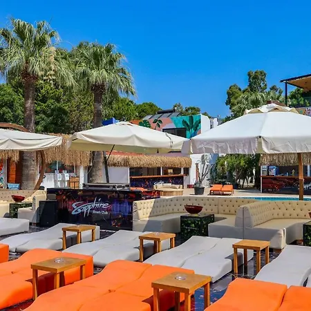 Hotel Sapphire Club